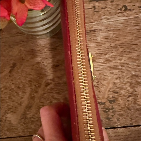 Dooney & Bourke Deep Red Pebble Grain Large Zip Around Brown Accent Leather Pull - Picture 5 of 11